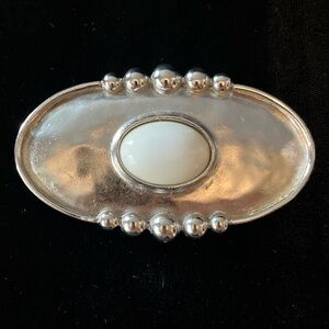 Vintage Large Oval Shaped Silver-tone Unsigned Pin Brooch Jewelry